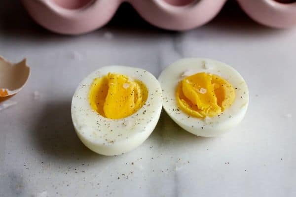 how long can hard boiled eggs sit out